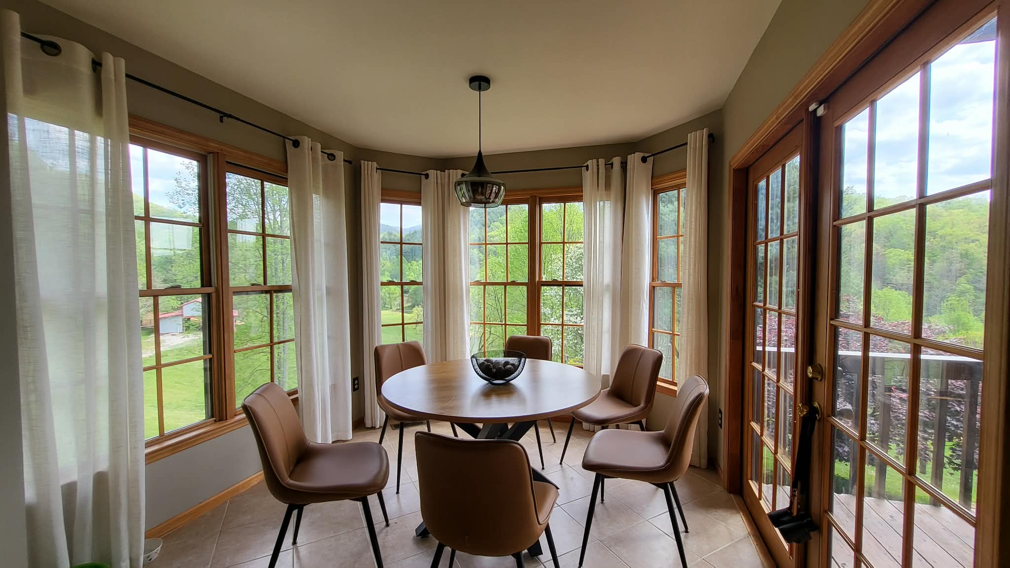 Breakfast nook with wraparound windows and mountain views